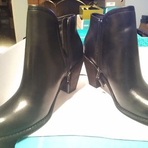 Softwalk- 6 1/2  N  Black Frontier